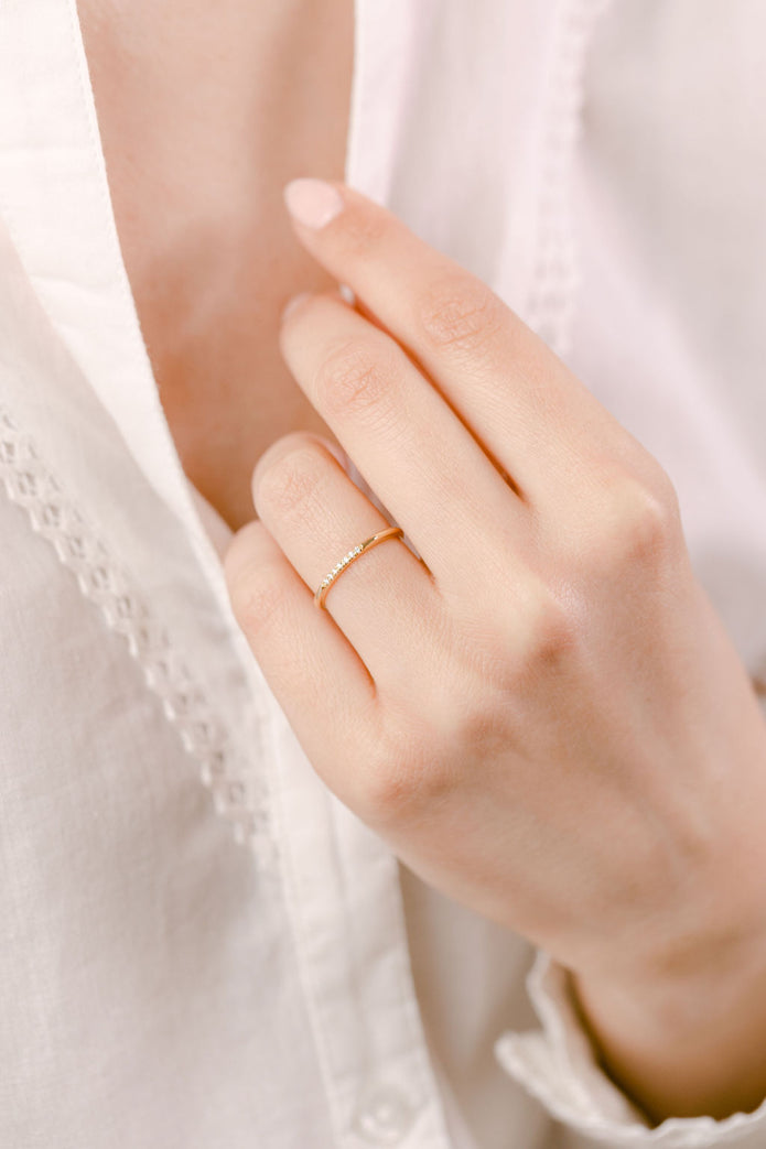 bague alliances adeline or jaune diamant portée flore et zéphyr