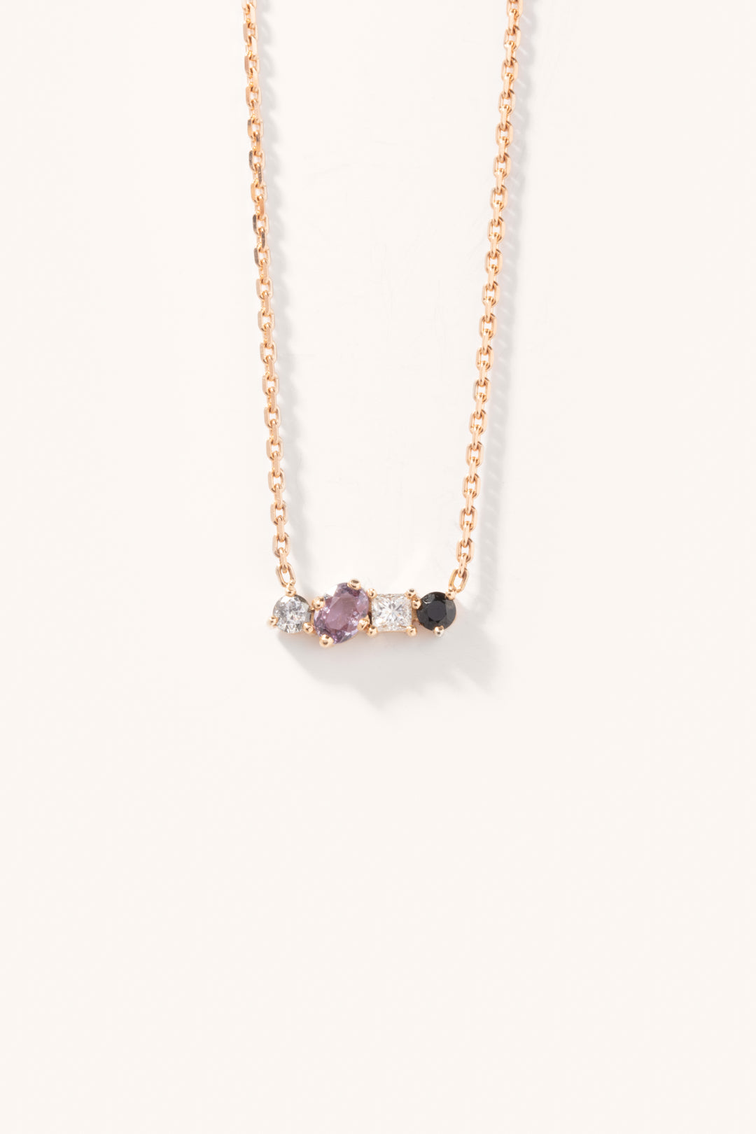 Collier En Or Rose 18 Carats Serti D'un Saphir Rose - Neuf Avec étiquettes, Bijou Fin Et Délicat