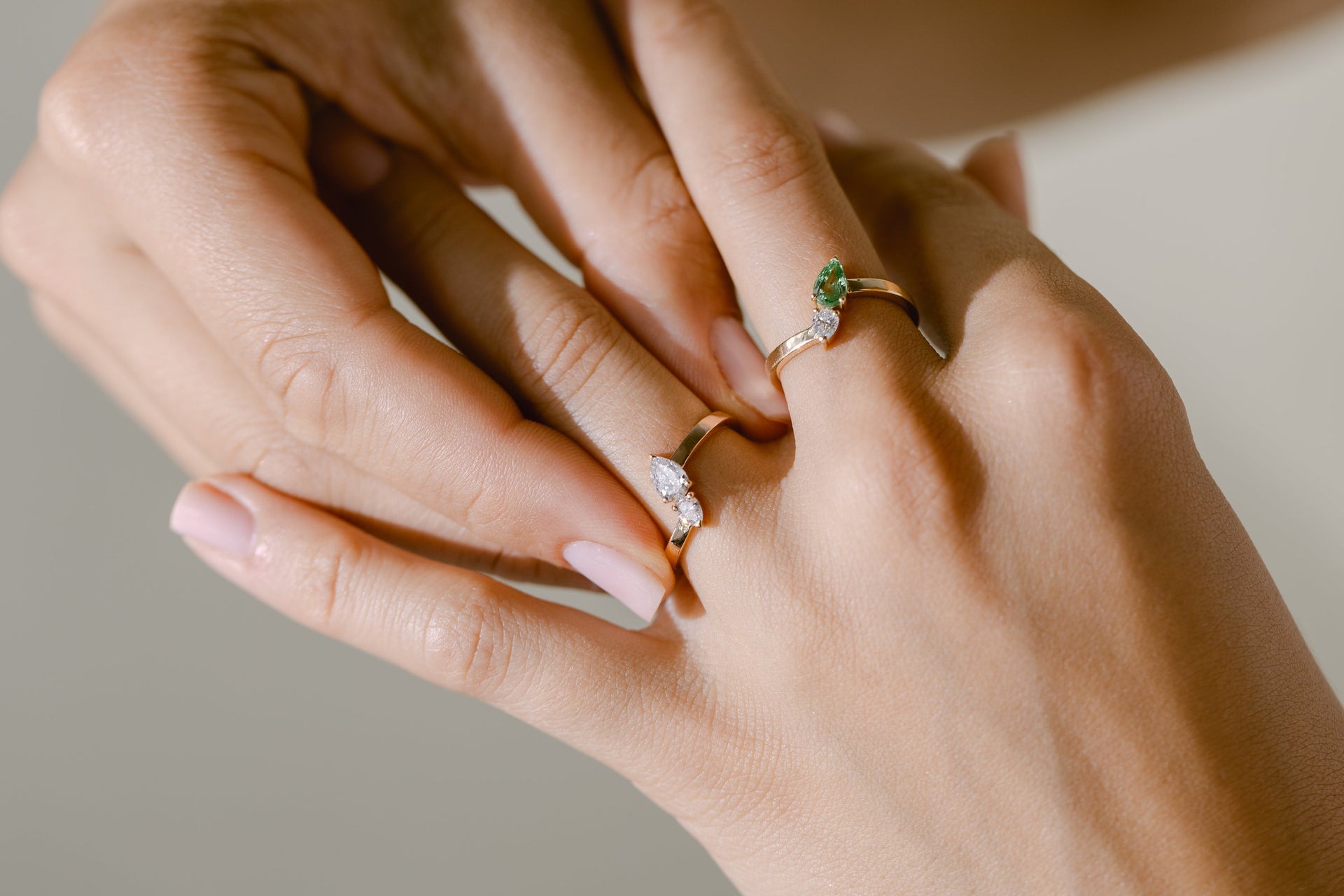 Bague en or rose 18 carats sertie d'une cascade de diamants