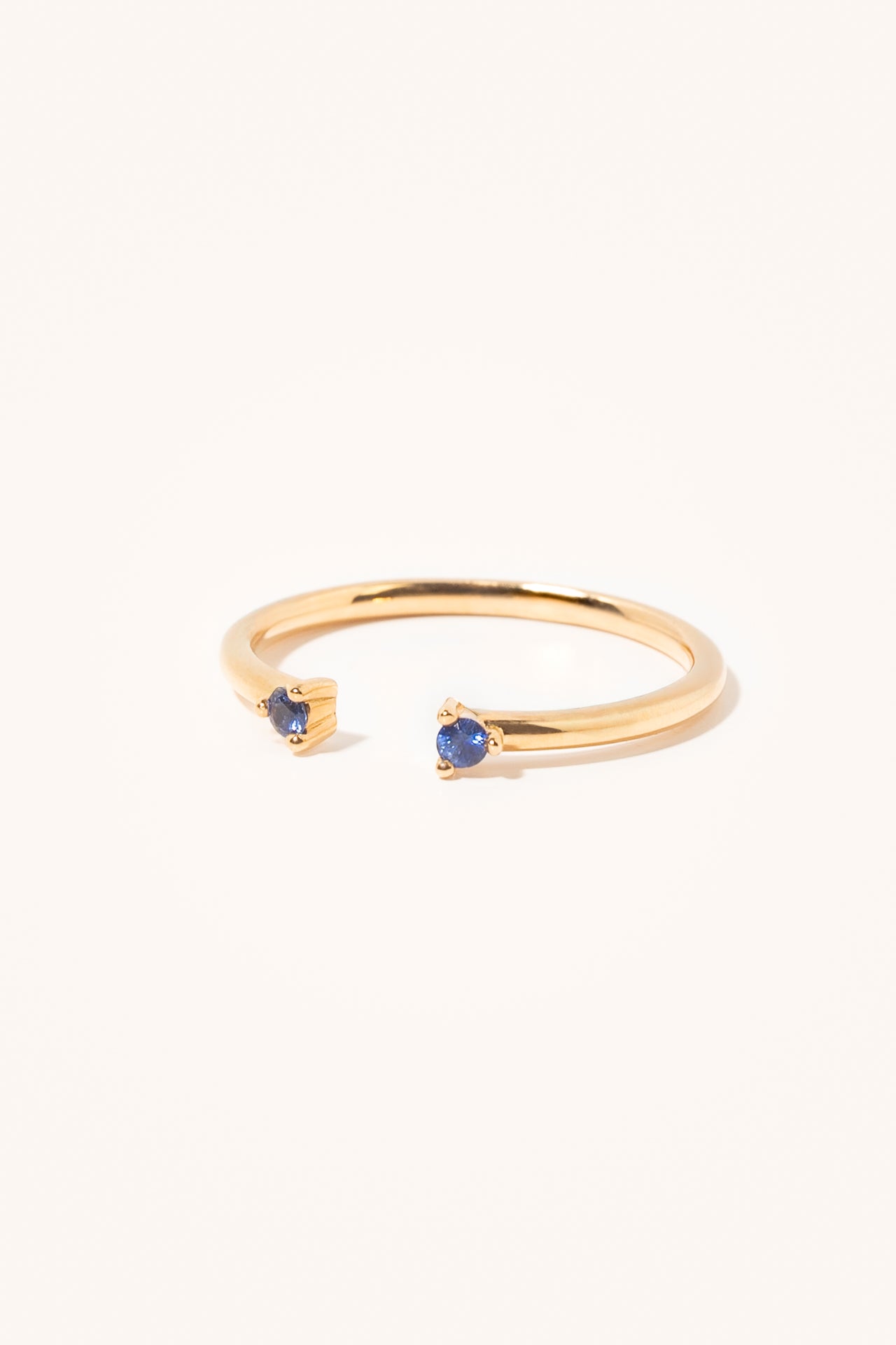 Clara saphirs bleus