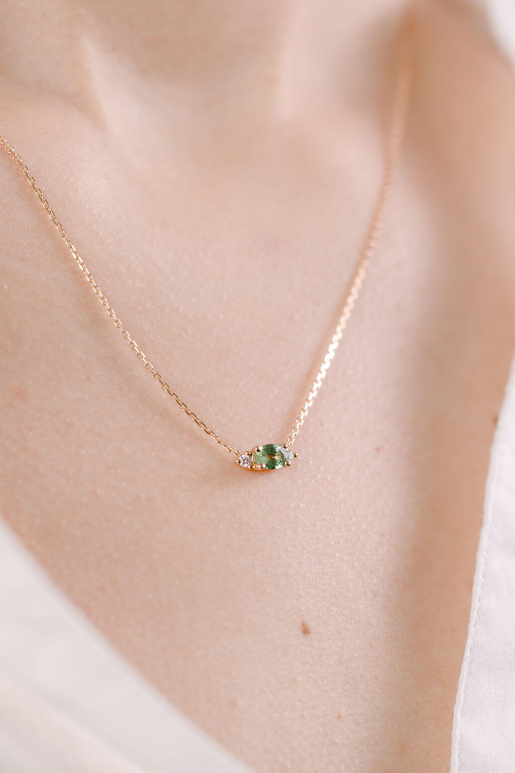 Collier Tess en or rose et saphir vert