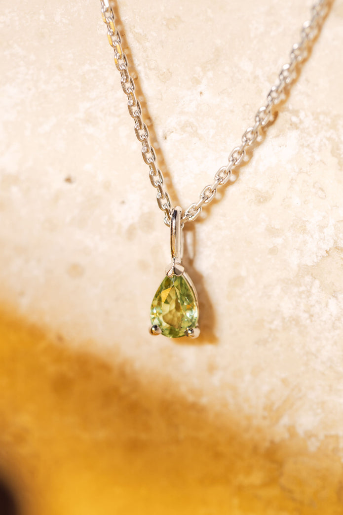 Collier saphir vert taille poire