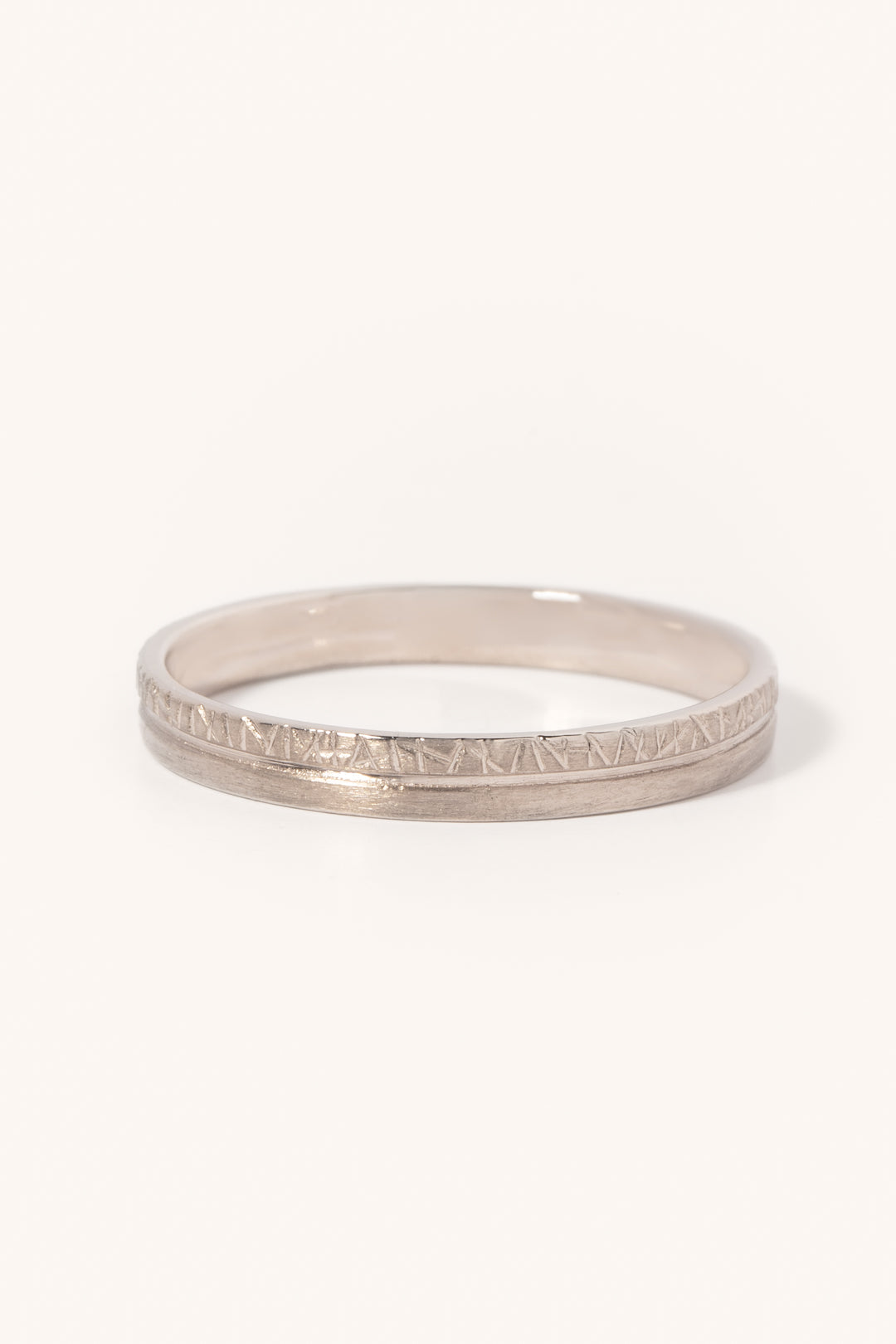 Edgar Medium ciselé - Or Fairmined