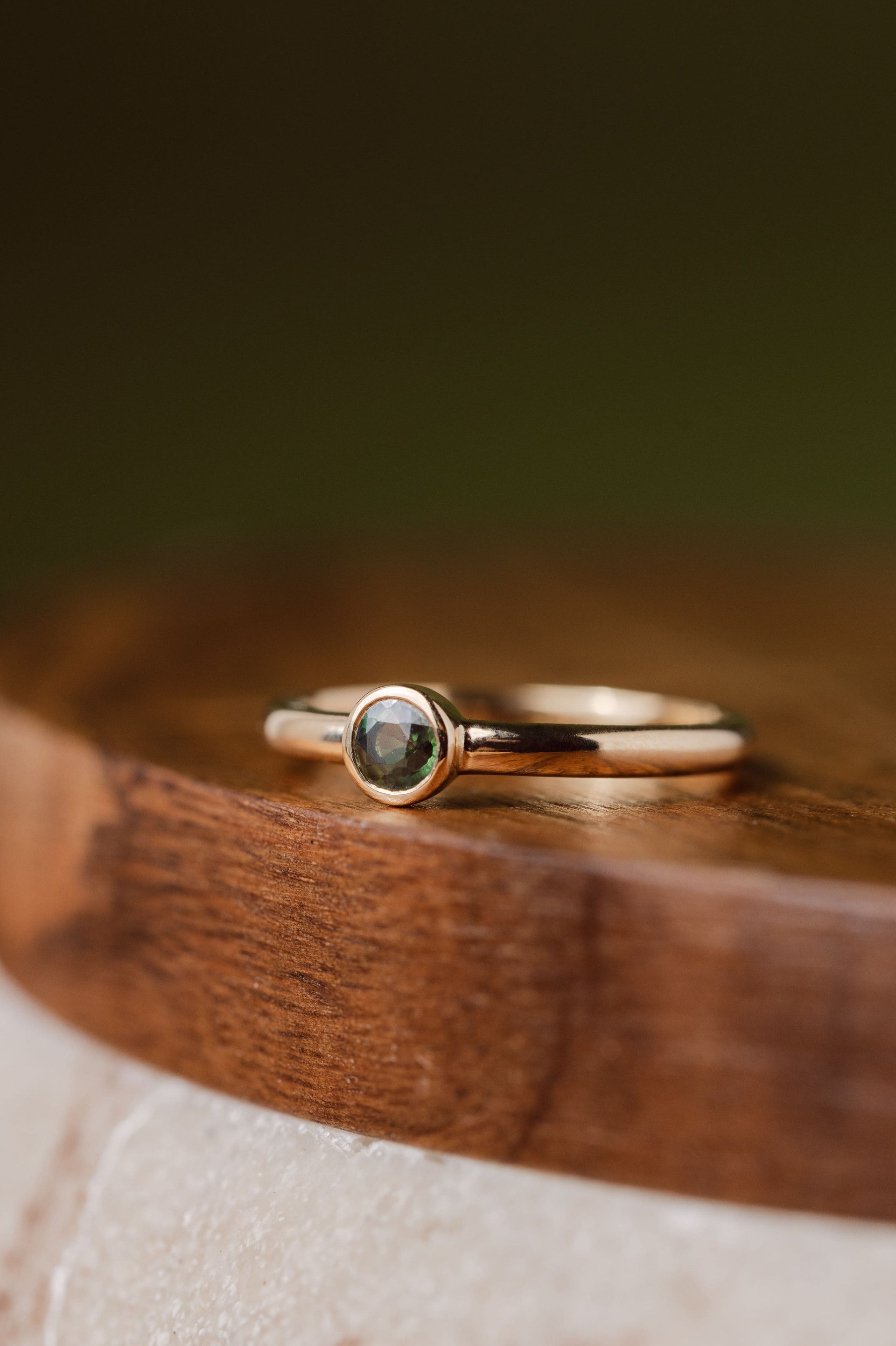 Solitaire revisité, saphir vert