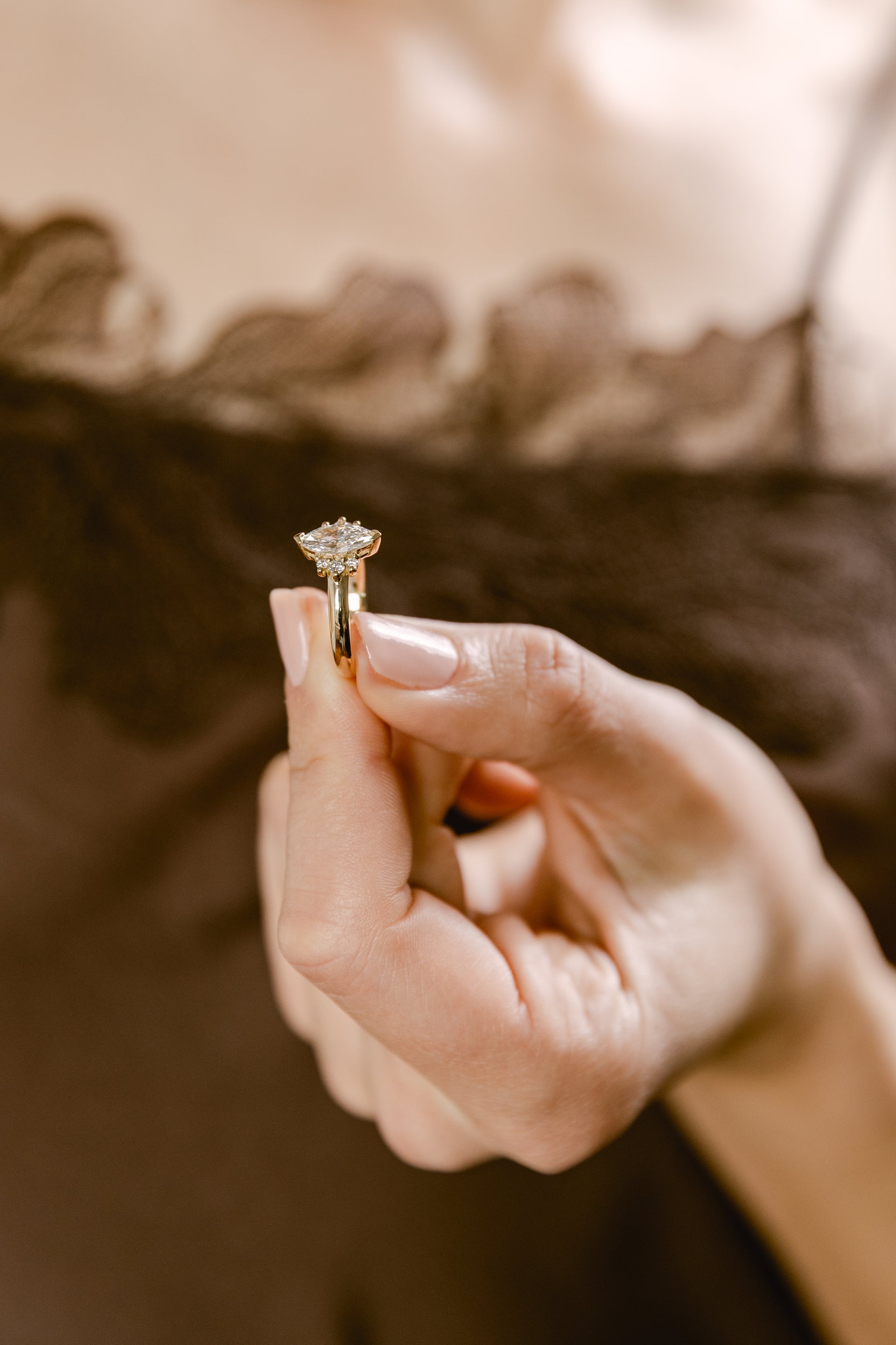 Bague de fiançailles taille marquise
